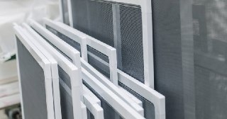 Москитные сетки на пластиковые окна Красноуфимск купить по цене от 930 руб.